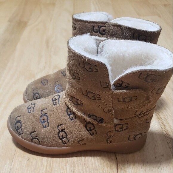 Childrens Ugg Boots with logo design size 7 - Picture 4 of 6